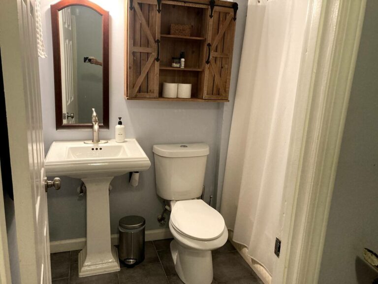 Bathroom 1 768x576