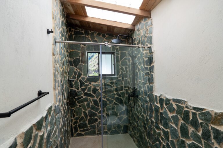 bathroom arbolito 768x512