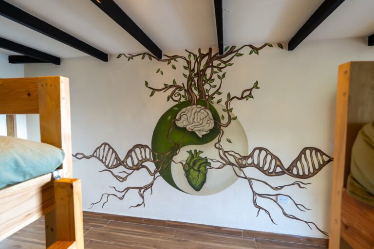 mural raiz 768x512